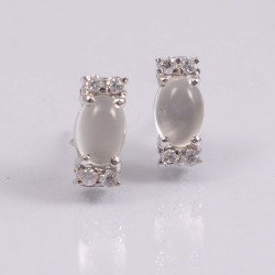 Redgem 925 Silver Stud Earrings Natural Moonstone White