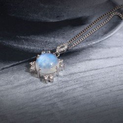 Redgem Silver 925 Pendants Natural Rainbow Moonstone White