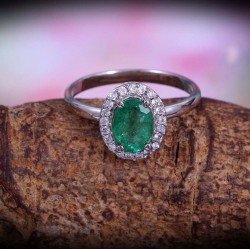 Redgem 925 Silver Ring for Women Natural Emerald Green 6X8 MM Oval Redgem 925 Silver Ring for Women Natural Emerald Green 6X8 MM Oval