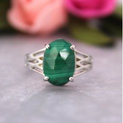 Redgem 925 Silver Ring for Women Natural Malachite Green 10X14 MM Oval