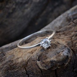Redgem 925 Silver Ring for Women Moissanite  Colorless 5 MM Round Redgem 925 Silver Ring for Women Moissanite  Colorless 5 MM Round