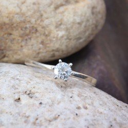 Redgem 925 Silver Ring for Women Moissanite  Colorless 5 MM Round Redgem 925 Silver Ring for Women Moissanite  Colorless 5 MM Round